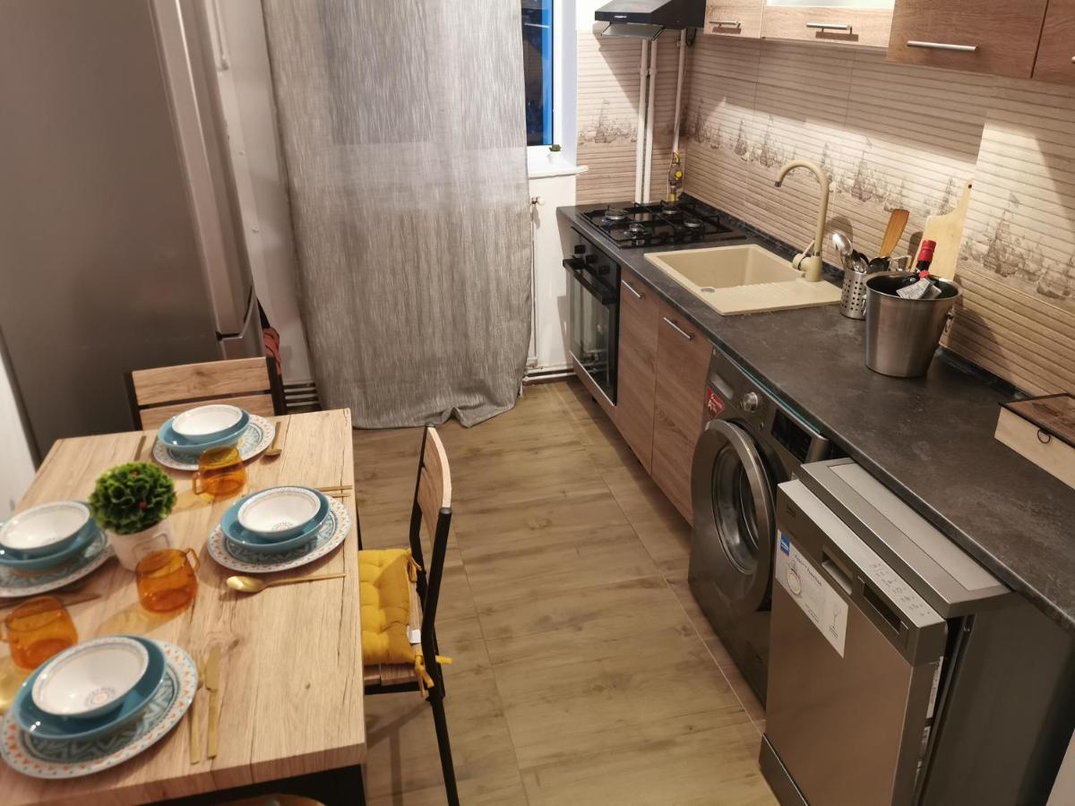 Apartament Downtown Apartment คลูจ-นาโปกา ภายนอก รูปภาพ