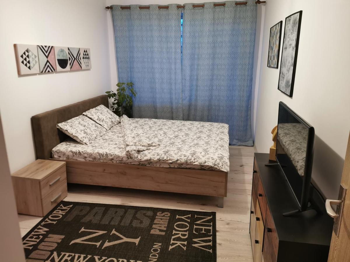 Apartament Downtown Apartment คลูจ-นาโปกา ภายนอก รูปภาพ
